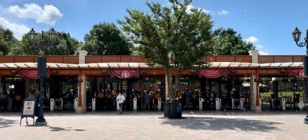 七个小矮人矿山车，上海迪士尼什么项目好玩（”上海迪士尼游乐项目排队基本在5分钟内）