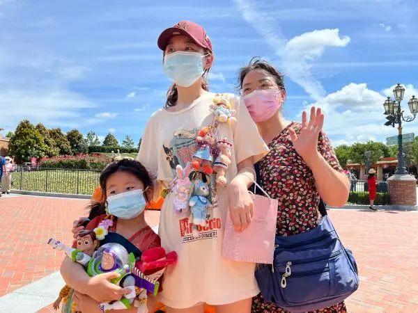 七个小矮人矿山车，上海迪士尼什么项目好玩（”上海迪士尼游乐项目排队基本在5分钟内）