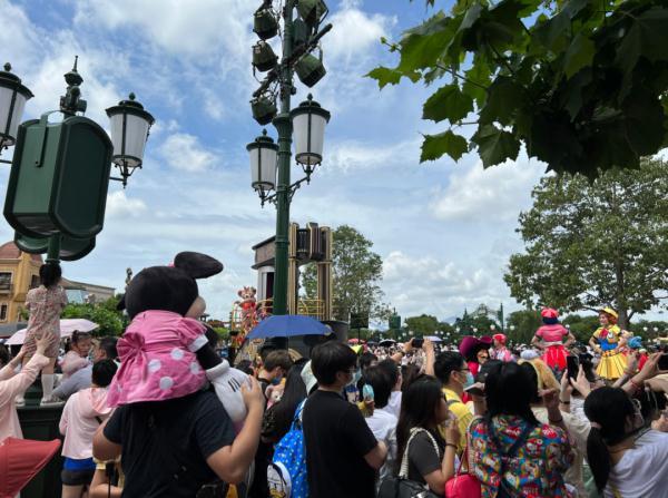 七个小矮人矿山车，上海迪士尼什么项目好玩（”上海迪士尼游乐项目排队基本在5分钟内）