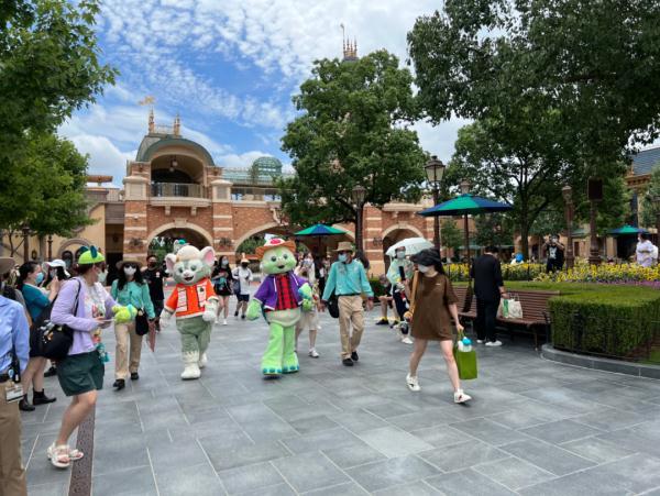 七个小矮人矿山车，上海迪士尼什么项目好玩（”上海迪士尼游乐项目排队基本在5分钟内）