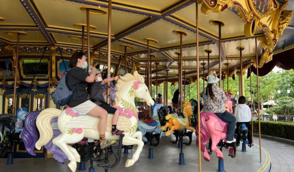 七个小矮人矿山车，上海迪士尼什么项目好玩（”上海迪士尼游乐项目排队基本在5分钟内）