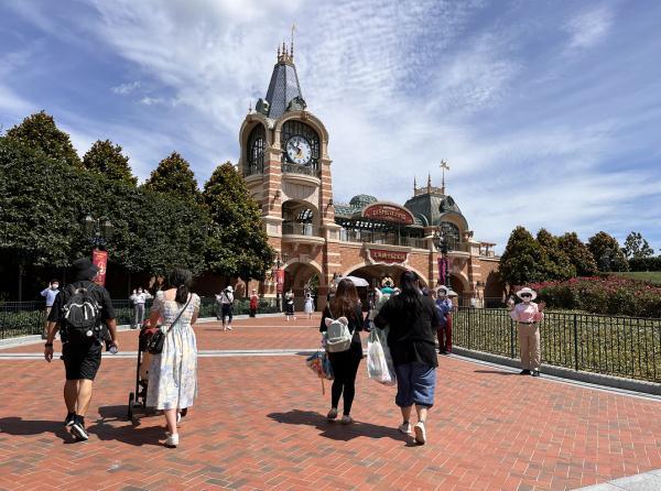 七个小矮人矿山车，上海迪士尼什么项目好玩（”上海迪士尼游乐项目排队基本在5分钟内）