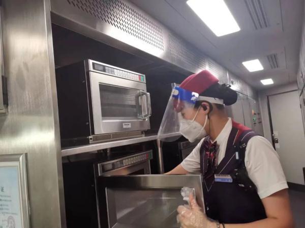 火车可以带充电宝吗，坐火车可以带充电宝吗（火车上的免费服务，你知道吗）