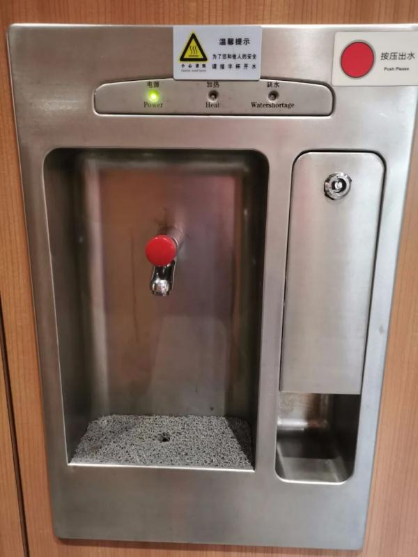 火车可以带充电宝吗，坐火车可以带充电宝吗（火车上的免费服务，你知道吗）