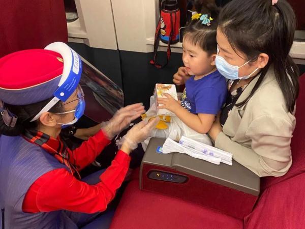 火车可以带充电宝吗，坐火车可以带充电宝吗（火车上的免费服务，你知道吗）