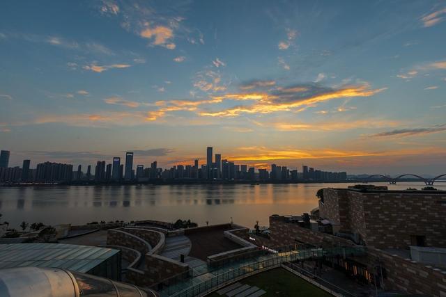 夕阳，夕阳是早上还是晚上（夕阳寄来了明信片图片）