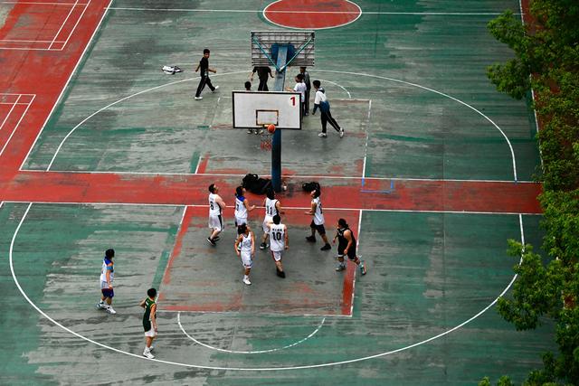 梦见别人打我是什么意思，梦见别人打我什么意思（“篮球疯子”让山区女孩“篮球”“大学”梦双圆）