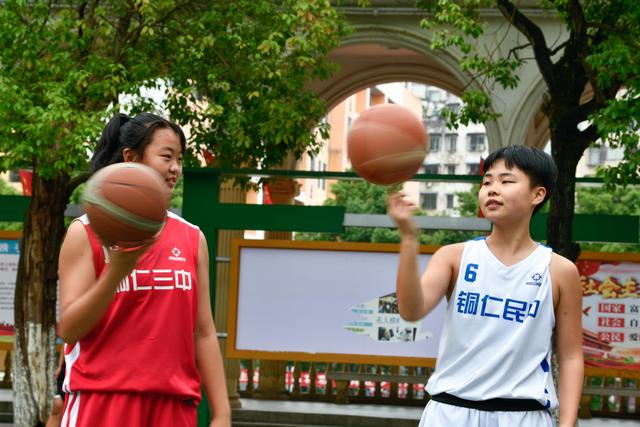 梦见别人打我是什么意思，梦见别人打我什么意思（“篮球疯子”让山区女孩“篮球”“大学”梦双圆）