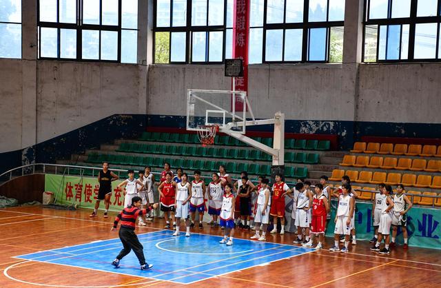 梦见别人打我是什么意思，梦见别人打我什么意思（“篮球疯子”让山区女孩“篮球”“大学”梦双圆）