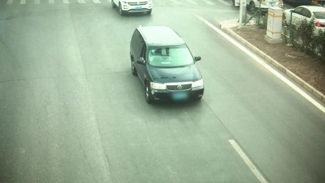 以卡养卡犯罪，养卡犯罪案例（提供银行卡并代为取现赚“提成”）