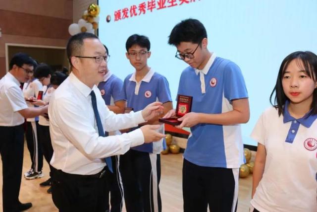 深圳市南头中学，2021深圳南头中学高考喜报成绩、本科特控线上线人数情况（南头中学举行2022届高三毕业典礼暨成人礼活动）