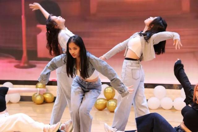 深圳市南头中学，2021深圳南头中学高考喜报成绩、本科特控线上线人数情况（南头中学举行2022届高三毕业典礼暨成人礼活动）