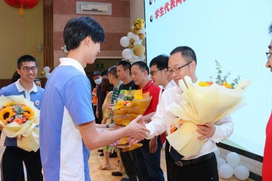 深圳市南头中学，2021深圳南头中学高考喜报成绩、本科特控线上线人数情况（南头中学举行2022届高三毕业典礼暨成人礼活动）