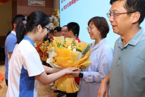 深圳市南头中学，2021深圳南头中学高考喜报成绩、本科特控线上线人数情况（南头中学举行2022届高三毕业典礼暨成人礼活动）