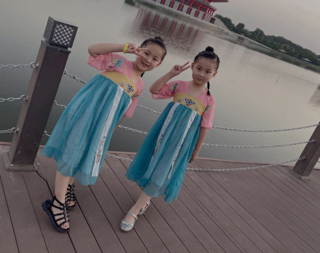 哭泣的眼泪，哭泣的眼泪歌词（ ， 妈妈的眼泪图片）