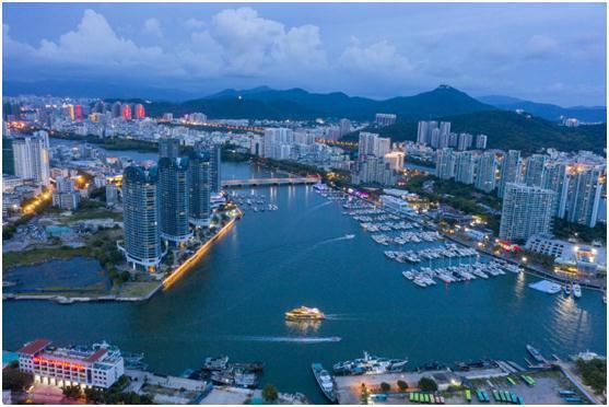 海南周围的海是什么海，海南靠近什么海（到海南“玩海”）