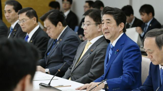 （时隔7年安倍抵京访华），（时隔7年安倍抵京访华（那些高亮、灰色和至暗时刻）