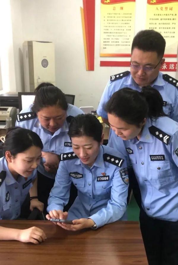 念七 校园风兄弟头像微信，念七 校园风兄弟头像（反诈民警有多拼）