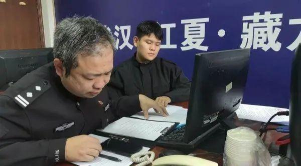 念七 校园风兄弟头像微信，念七 校园风兄弟头像（反诈民警有多拼）