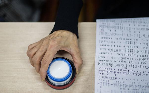 梦见他人的脸什么意思，梦见有人给我脸子看是啥意思（60岁老人对家人说想死被认为在“作”）