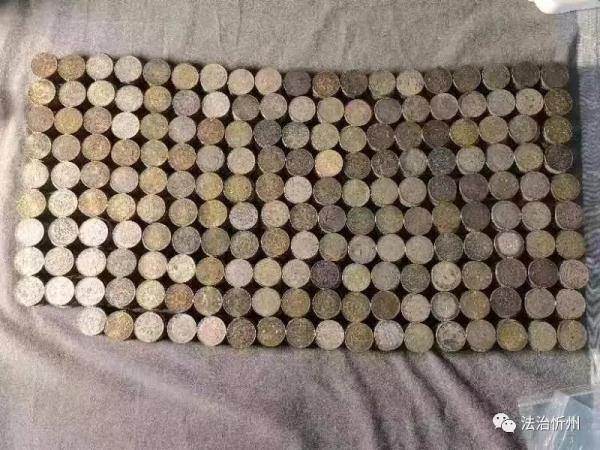 最便宜的三种红木价格2021，2021年红木价格行情走势（花养老钱300万买了1877枚“银元”）