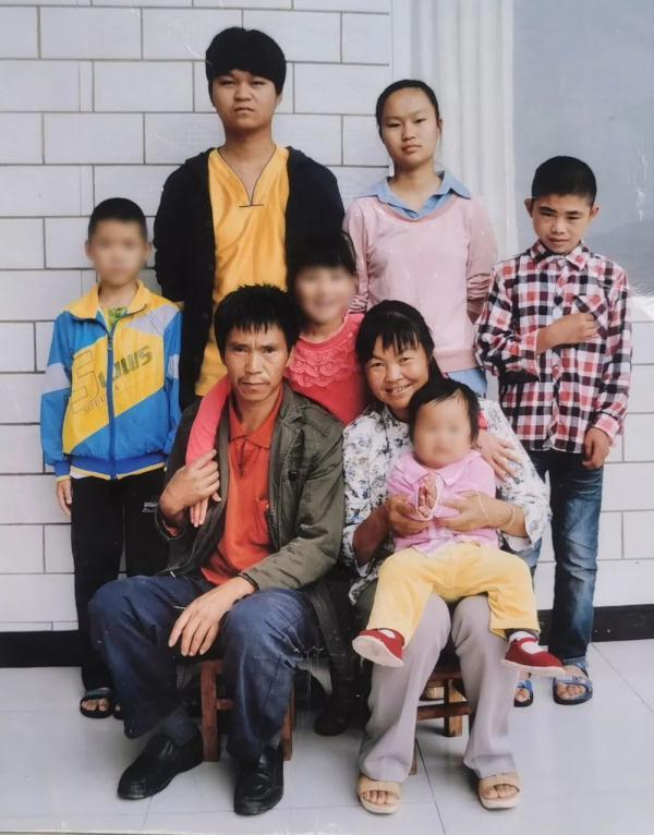 天字下面一个公鸡是什么成语，一个公鸡上面一个天是什么成语（共养育了1560多名孤残儿童）