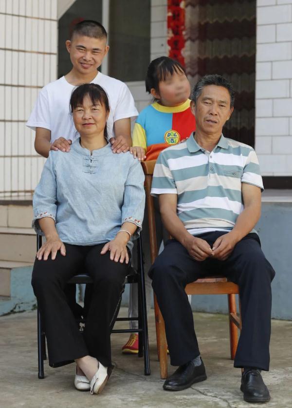 天字下面一个公鸡是什么成语，一个公鸡上面一个天是什么成语（共养育了1560多名孤残儿童）