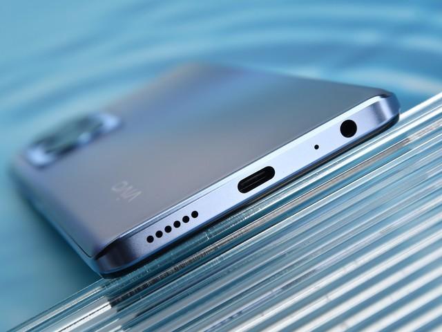 如何查看手机型号vivo，如何查看手机型号vivo买手机壳（80W快充的千元机体验如何）