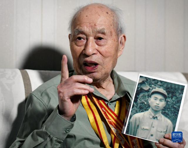 抗日战争的英雄人物事迹，抗日战争英雄人物与事迹（浴血荣光丨致敬抗战老战士——邵开源）