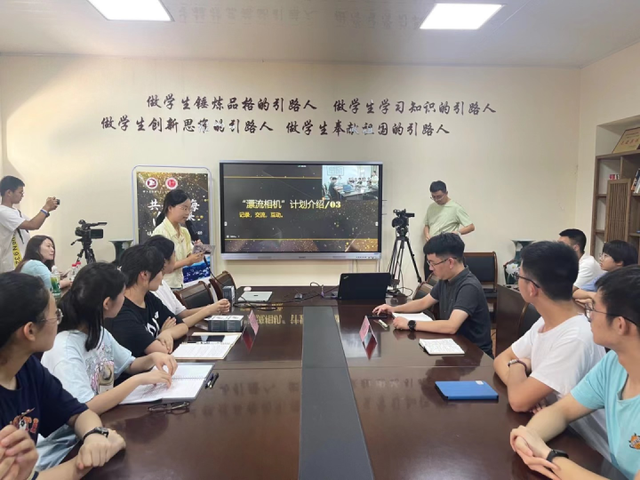 浙江省镇海中学，浙江的高中前十按名次分别是什么（镇海中学学子牵手金阳中学伙伴）