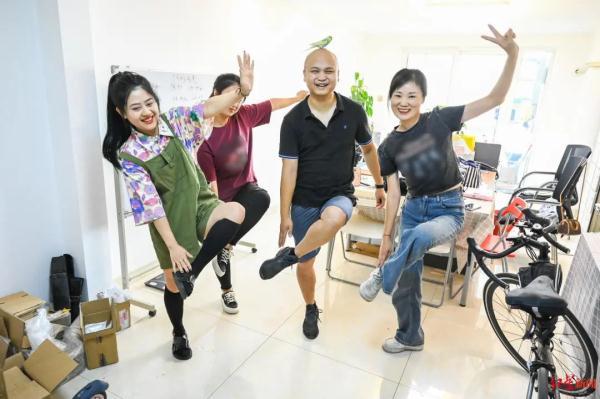 店里的500元瘦10斤靠谱吗，瘦吧减肥怎么样（一公司举办减肥比赛）