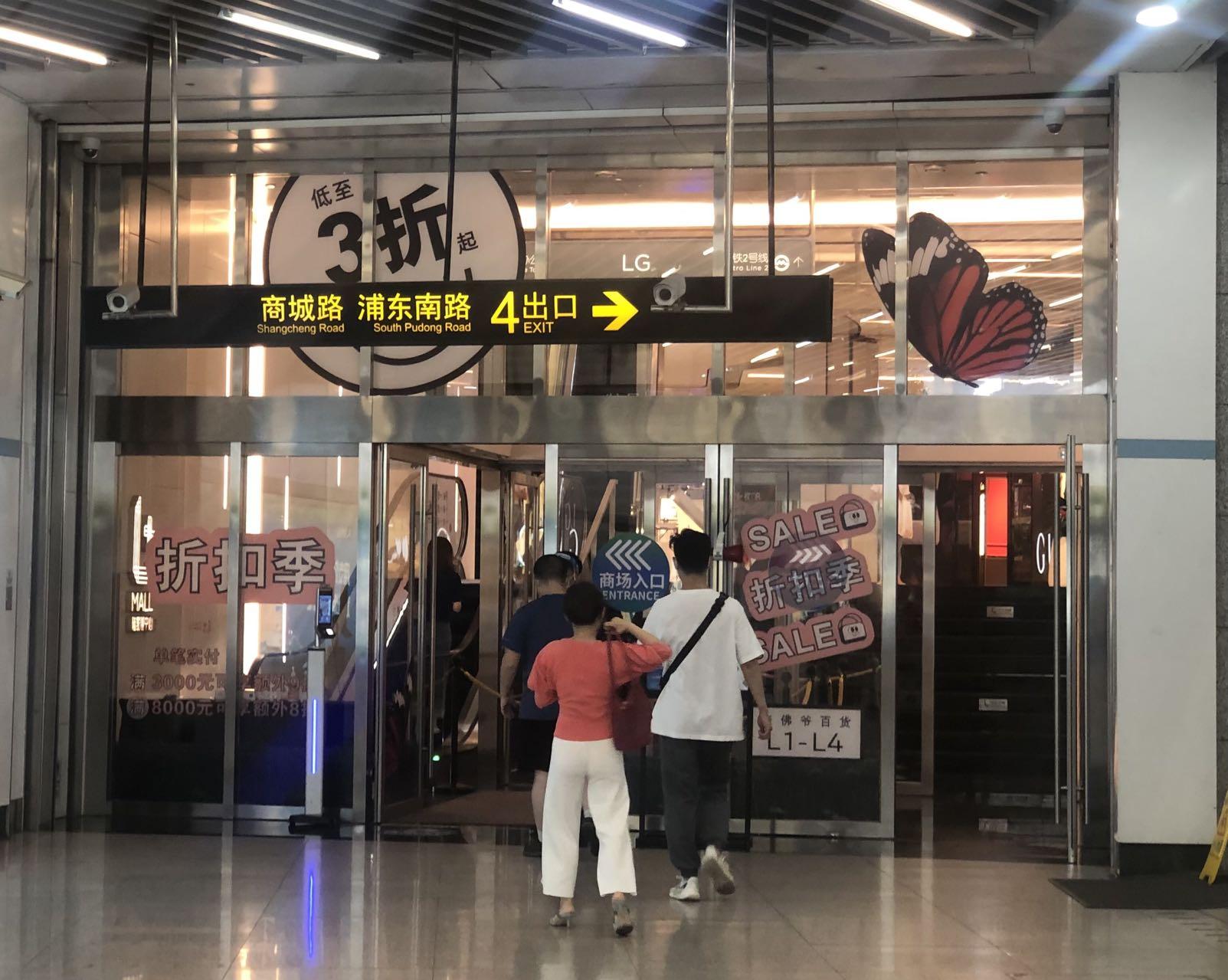品牌女装折扣(品牌折扣女装一手货源批发)