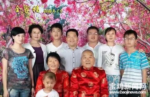 忠厚传家久诗书继世长，诗书继世长的意思是什么（周浩家庭：忠厚传家久）