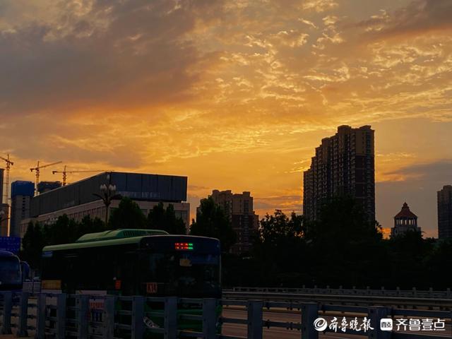 意境绝美图片 “余晖下的吾与爱佳”，意境美到极致的图片（雨后泰安绝美晚霞来袭）