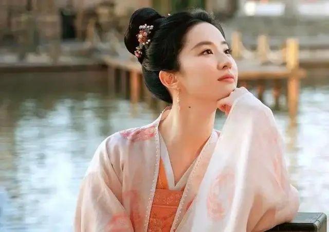 宋朝男子服饰特点，南宋时的服饰有什么特点（《梦华录》追完了）