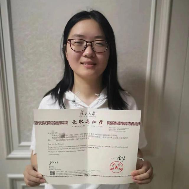 录取通知书图片，2021年聊城大学录取通知书查询入口_什么时候收到及发放时间（来自复旦、交大、同济等高校的首批录取通知书已送达）