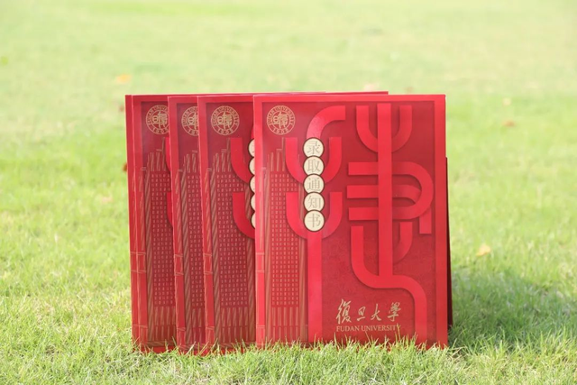 录取通知书图片，2021年聊城大学录取通知书查询入口_什么时候收到及发放时间（来自复旦、交大、同济等高校的首批录取通知书已送达）