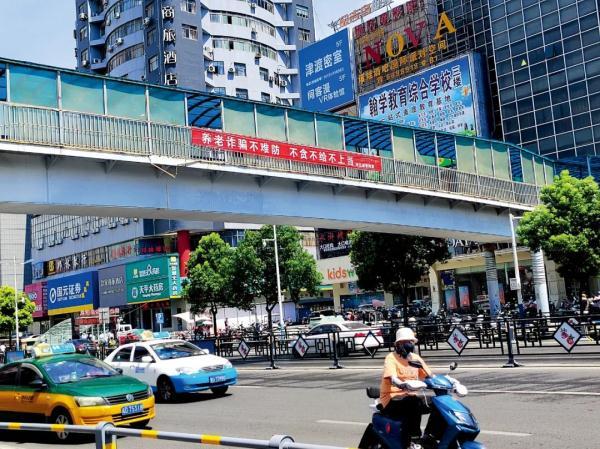 bbn在聊天中是啥意思，聊天bb是什么意思呢（这些骗子成了“亿万富翁”）