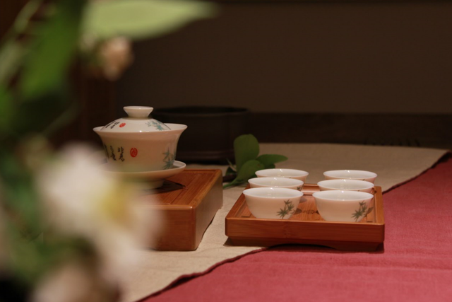 吃早茶发朋友圈文字，吃早茶发朋友圈简单文字（与对味的人对饮）