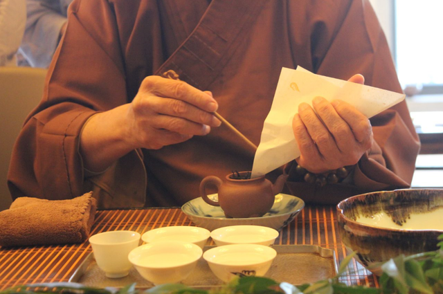 吃早茶发朋友圈文字，吃早茶发朋友圈简单文字（与对味的人对饮）