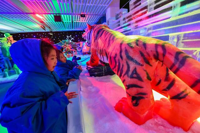 山东哪里有冰雪大世界，山东青州游客冰雪世界享清凉