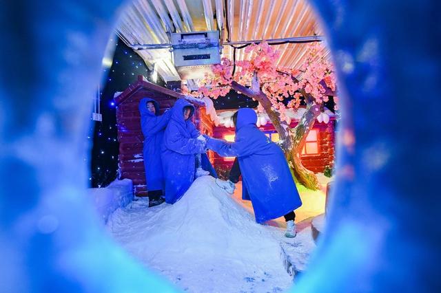 山东哪里有冰雪大世界，山东青州游客冰雪世界享清凉