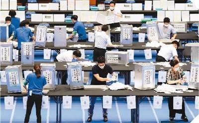 日本宪法修订，日本在修宪之路上狂奔