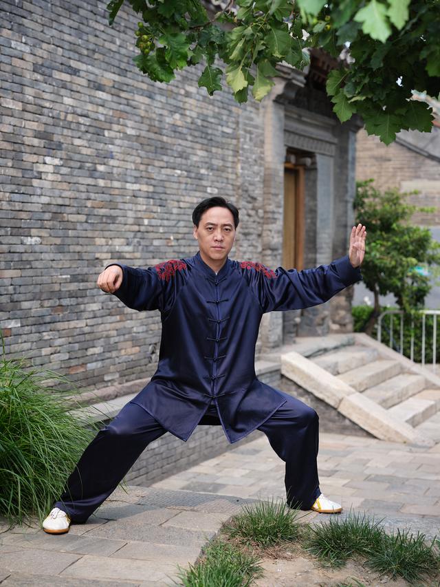 门字里面一个一，门字里面一个一字读什么（出生就能打丨陈式太极拳传人陈斌VS功夫演员吴樾）