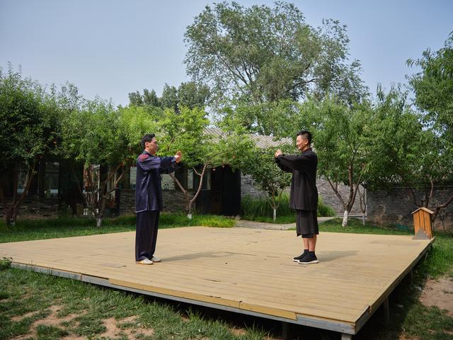 门字里面一个一，门字里面一个一字读什么（出生就能打丨陈式太极拳传人陈斌VS功夫演员吴樾）