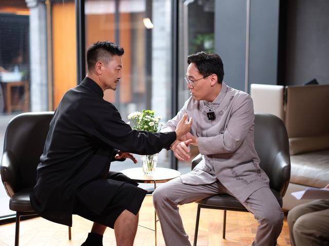 门字里面一个一，门字里面一个一字读什么（出生就能打丨陈式太极拳传人陈斌VS功夫演员吴樾）