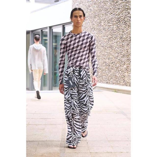 天马行空的背景图，偏欧美风，天马行空壁纸图片（大牌新宠，潮元素你却看不懂）