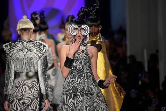 天马行空的背景图，偏欧美风，天马行空壁纸图片（大牌新宠，潮元素你却看不懂）