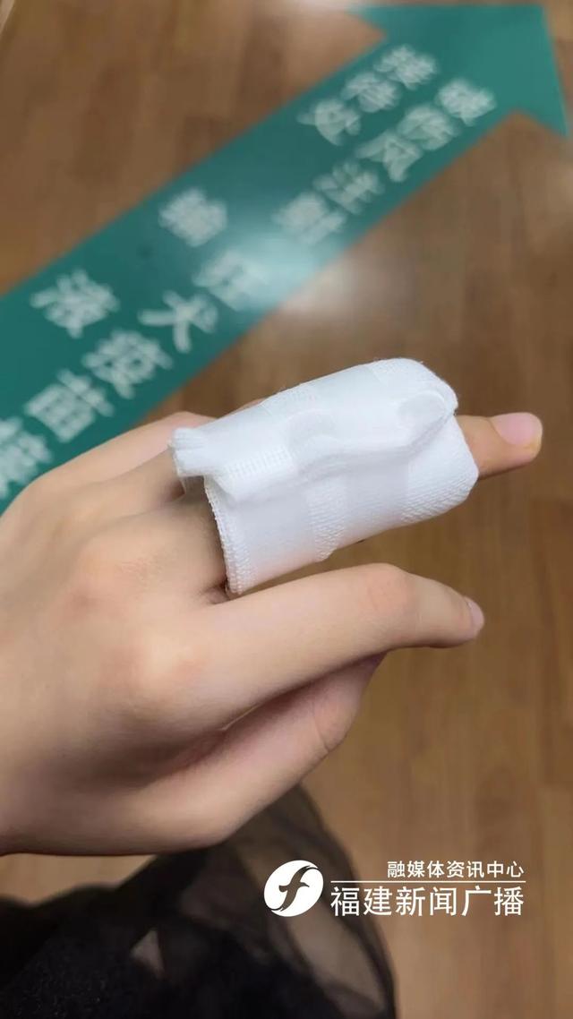 连江贵安水世界，在水世界更衣室被刮伤