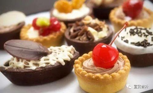 人正常的血糖范围是多少，人体血糖正常值范围（血糖值知多少）